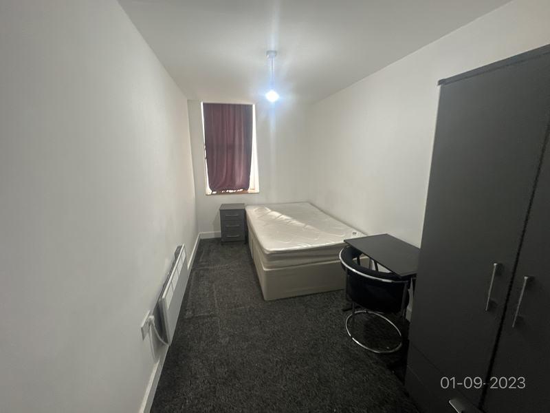 3 bed property in Albany Road, Cardiff
